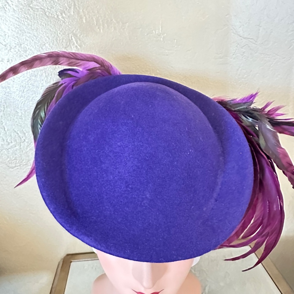 SMASHING 70s' BLUISH PURPLE HAT WITH LONG FEATHERS + LAVENDER FABRIC BOW AT BACK - Picture 9 of 14
